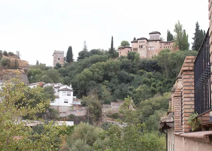 Piso Para Cuatro A Los Pies De La Alhambra